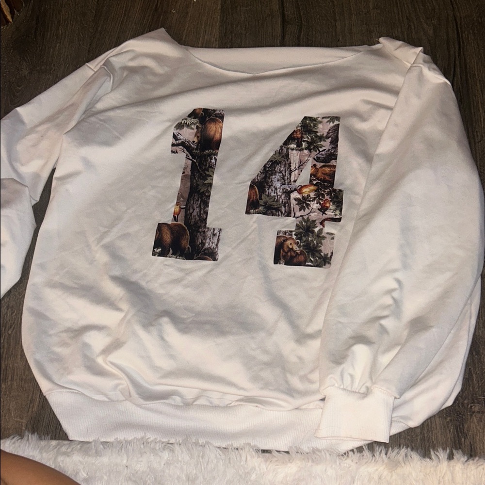 White Sweatshirt with Graphic Number 14